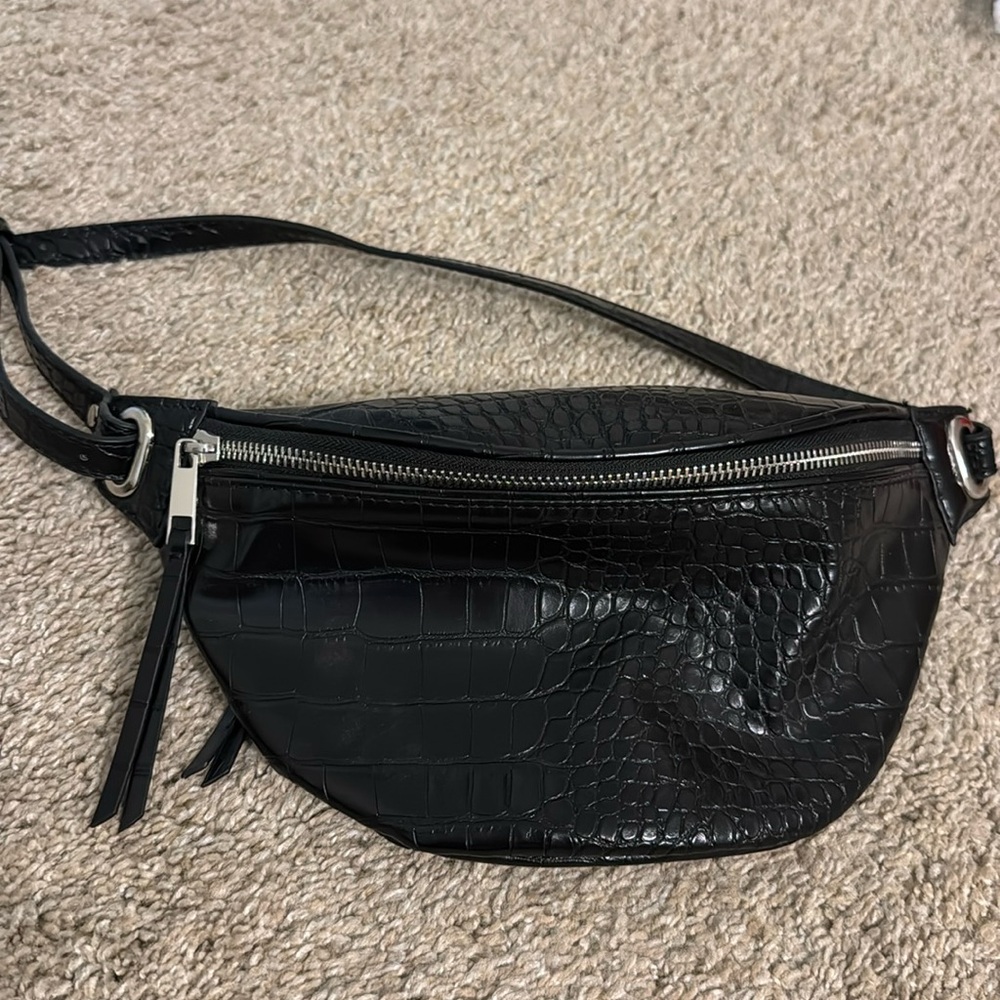 Black belt bag